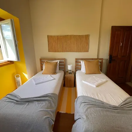 Casa Da Abrunheira Homestay *